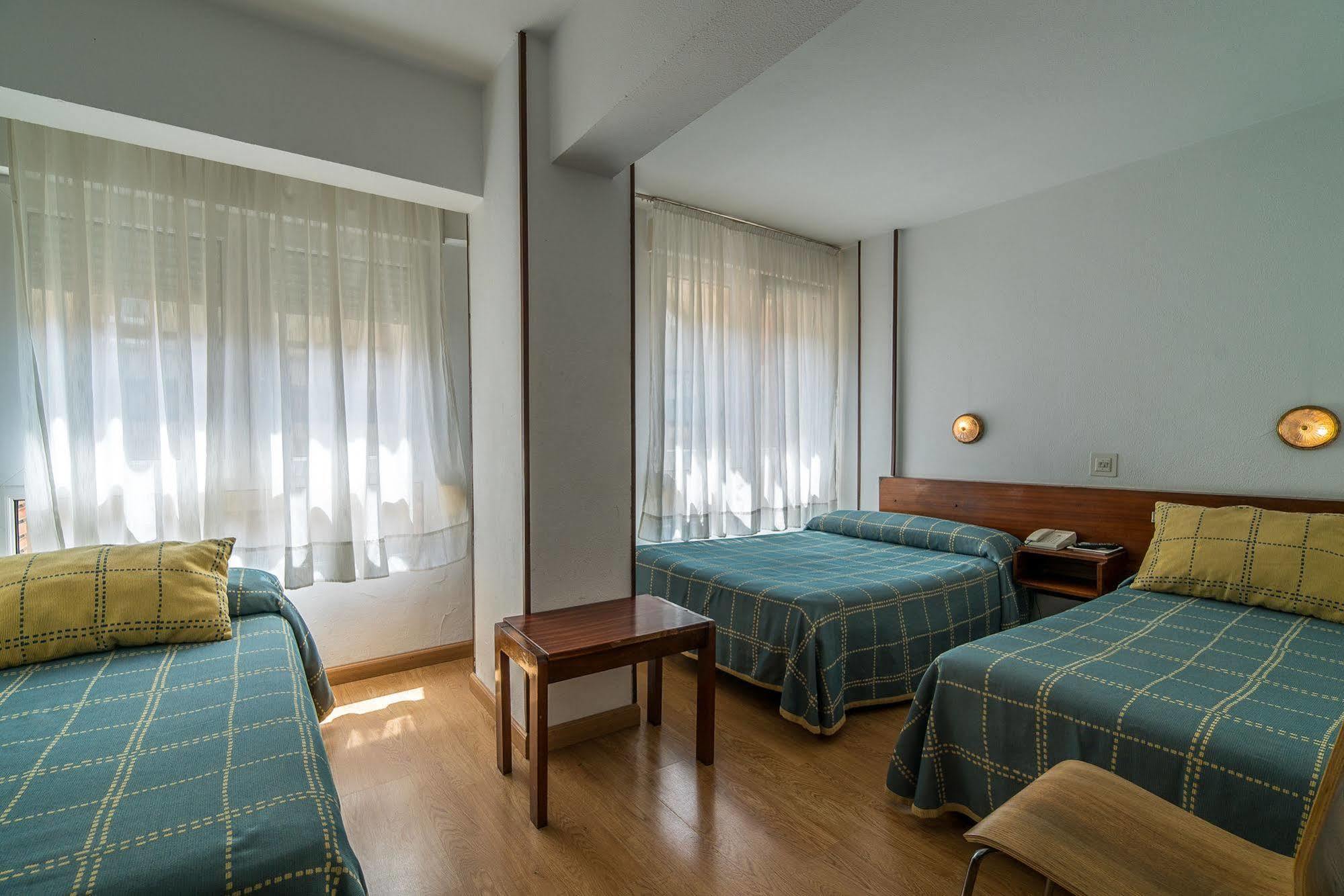 Hostal Liebana Сантандер Экстерьер фото